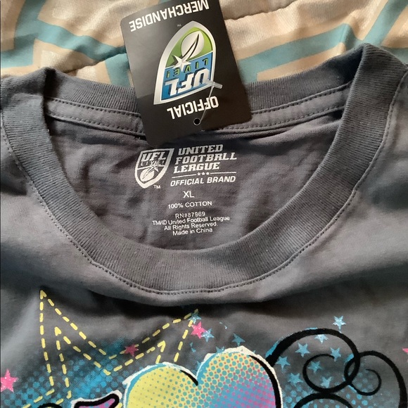🤸‍♀️NWT Grey UFL Huskers T-Shirt🤸 - Picture 2 of 5